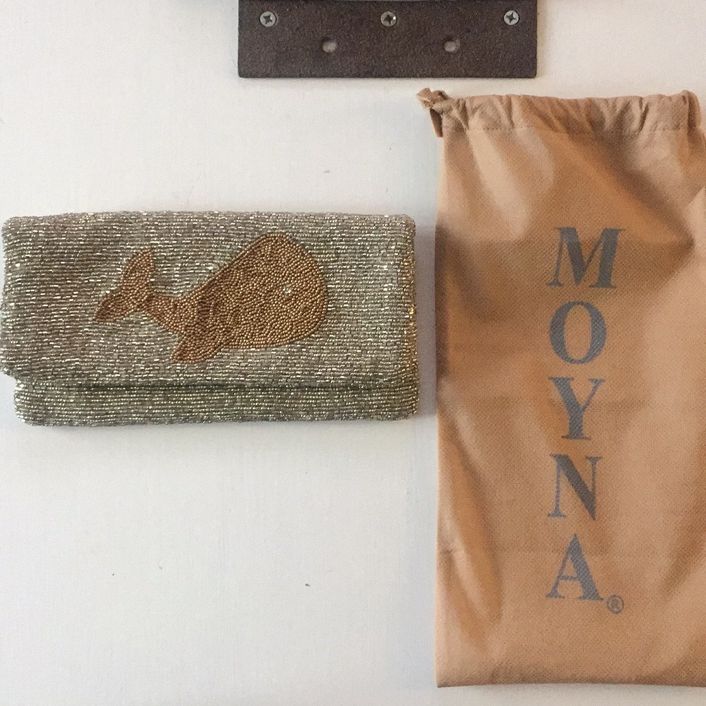 Moyna beaded whale clutch  🐳